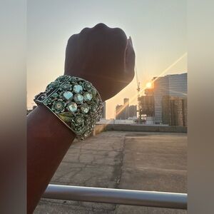 Elegant Floral Emerald Green Silver Bracelet